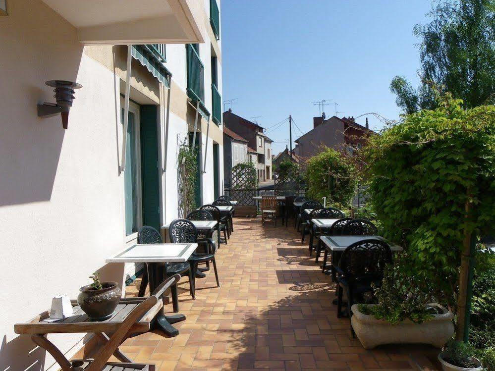 Hotel Le Lyon Vert Commentry Exterior foto